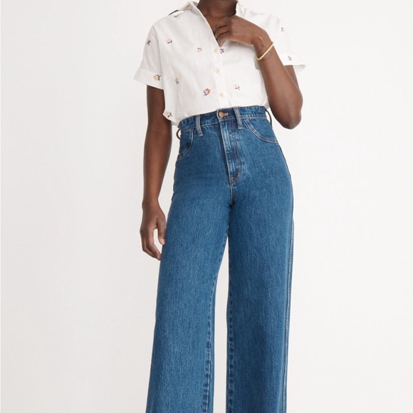 V-Neck Pocket Shirt in Cross-Stitch Floral - Picture 4 of 10